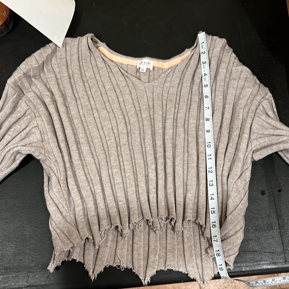 LE LIS CROPPED SWEATER - Picture 11 of 11